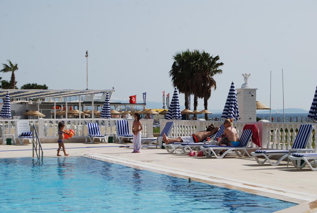 Club Blue White All Inclusive Turgutreis Buitenkant foto