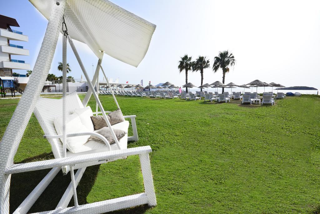 Club Blue White All Inclusive Turgutreis Buitenkant foto