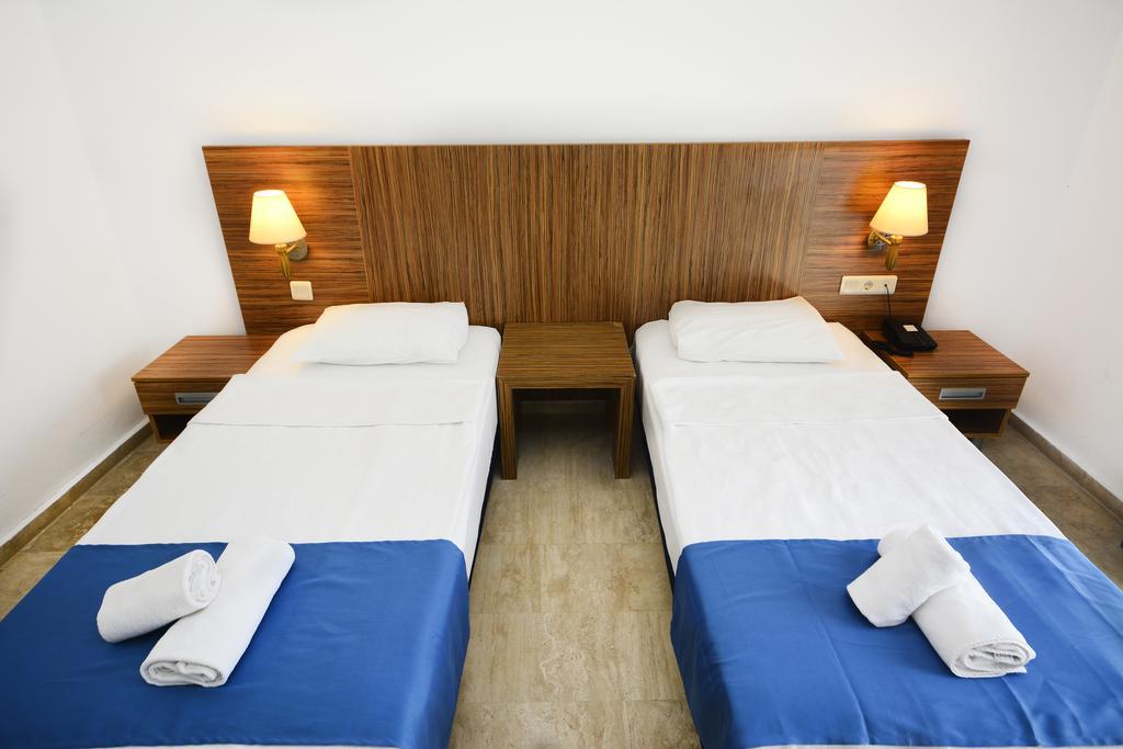 Club Blue White All Inclusive Turgutreis Buitenkant foto